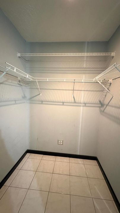 出租: $3,750 (4 贝兹, 2 浴室, 1358 平方英尺)