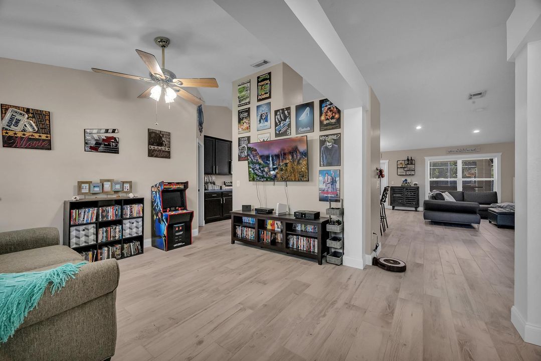 En Venta: $439,900 (3 camas, 2 baños, 2006 Pies cuadrados)