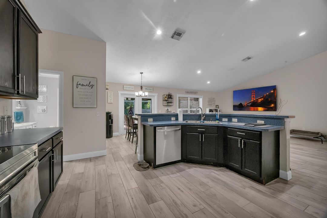 En Venta: $439,900 (3 camas, 2 baños, 2006 Pies cuadrados)