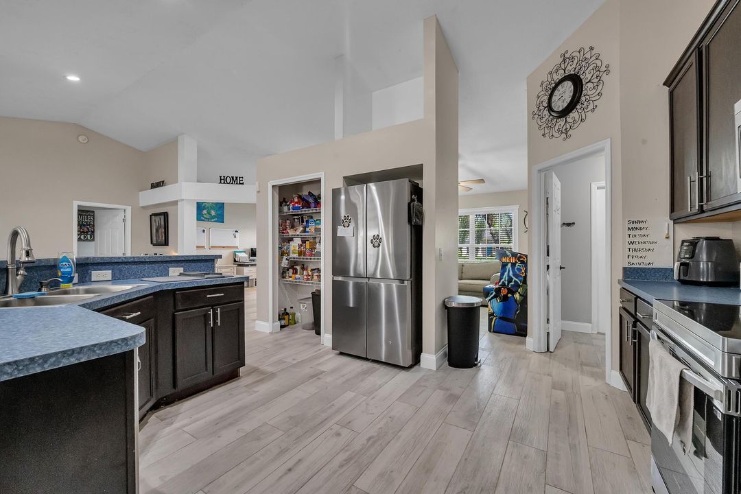 En Venta: $439,900 (3 camas, 2 baños, 2006 Pies cuadrados)