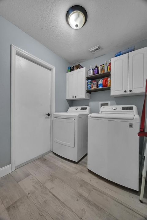 En Venta: $439,900 (3 camas, 2 baños, 2006 Pies cuadrados)