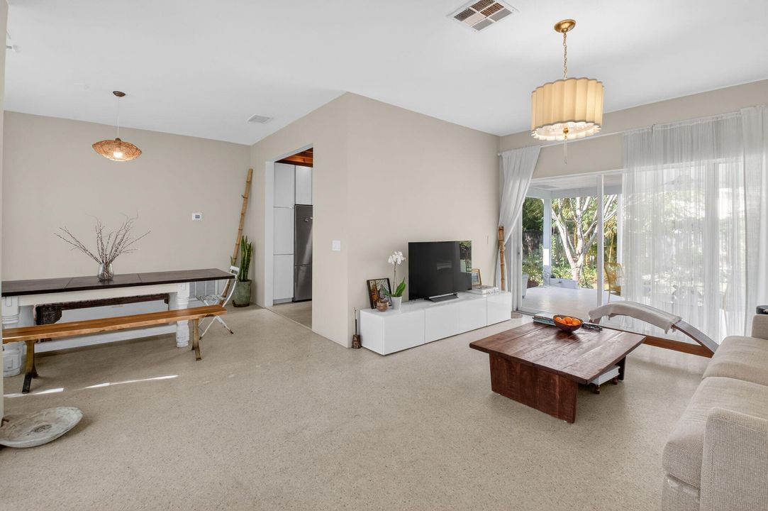 待售: $979,850 (2 贝兹, 2 浴室, 1223 平方英尺)