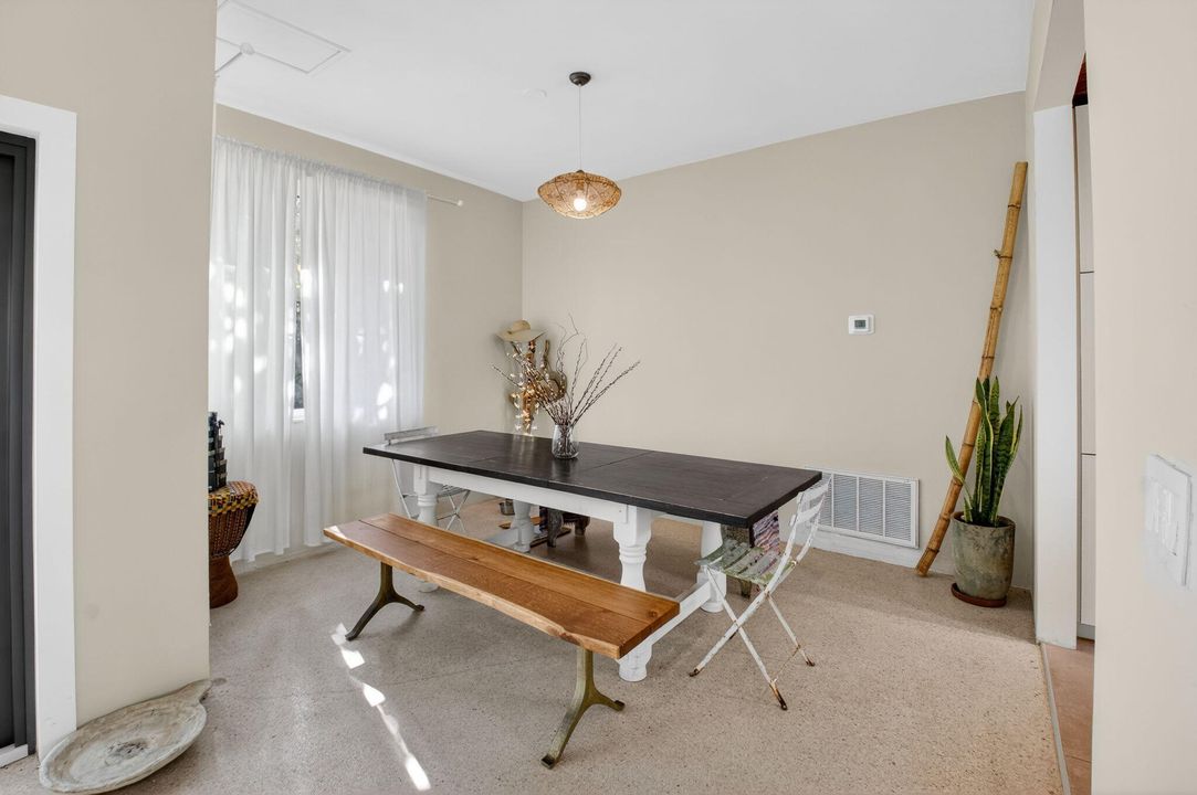 待售: $979,850 (2 贝兹, 2 浴室, 1223 平方英尺)