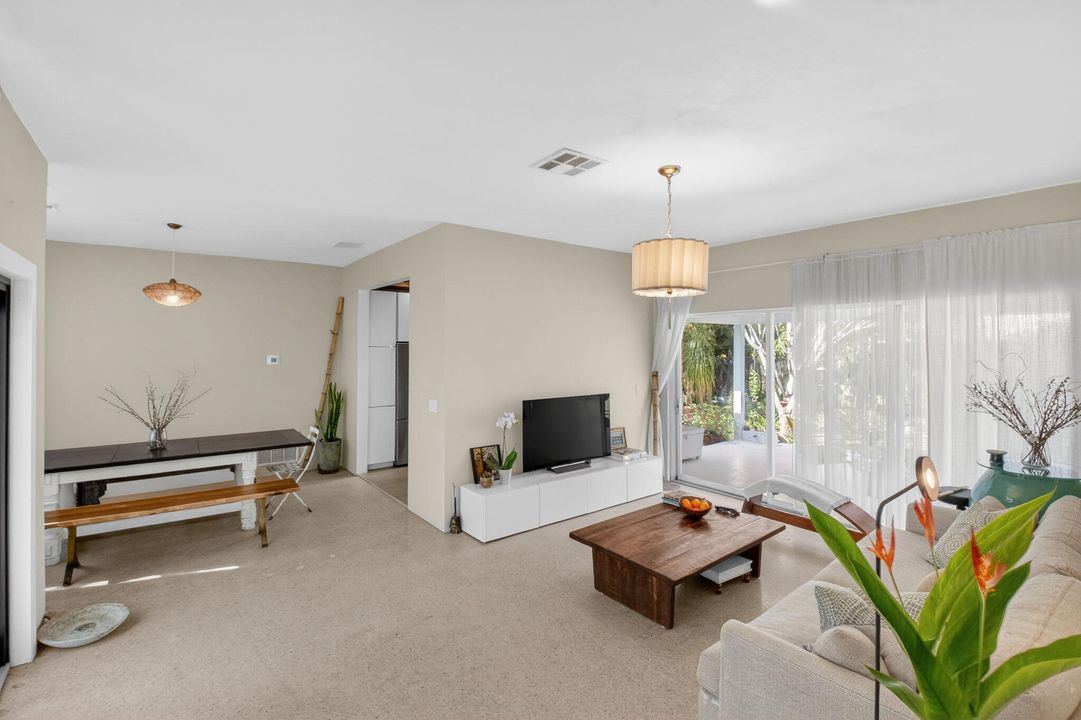 待售: $979,850 (2 贝兹, 2 浴室, 1223 平方英尺)