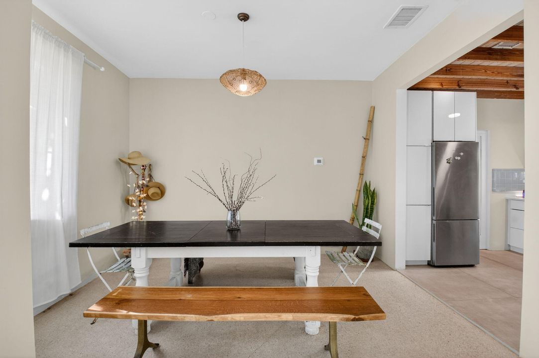 待售: $979,850 (2 贝兹, 2 浴室, 1223 平方英尺)