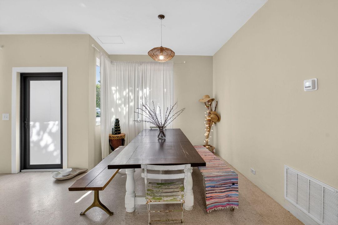 待售: $979,850 (2 贝兹, 2 浴室, 1223 平方英尺)