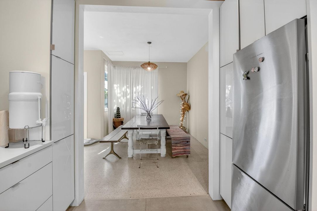 待售: $979,850 (2 贝兹, 2 浴室, 1223 平方英尺)