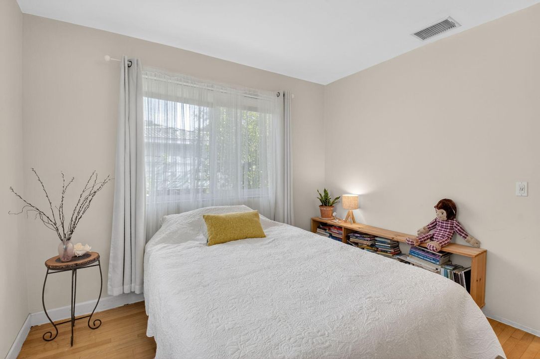 待售: $979,850 (2 贝兹, 2 浴室, 1223 平方英尺)