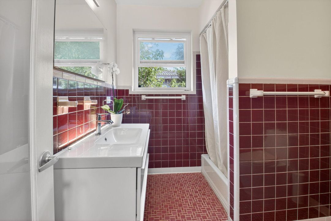 待售: $979,850 (2 贝兹, 2 浴室, 1223 平方英尺)