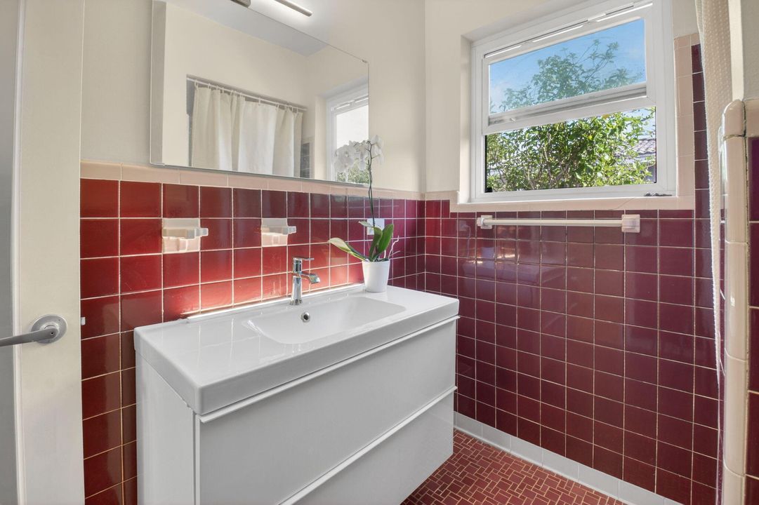 待售: $979,850 (2 贝兹, 2 浴室, 1223 平方英尺)