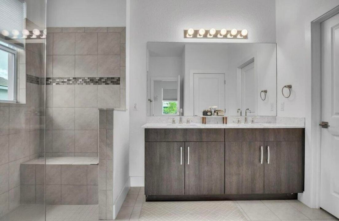 En Renta: $6,000 (5 camas, 3 baños, 3784 Pies cuadrados)