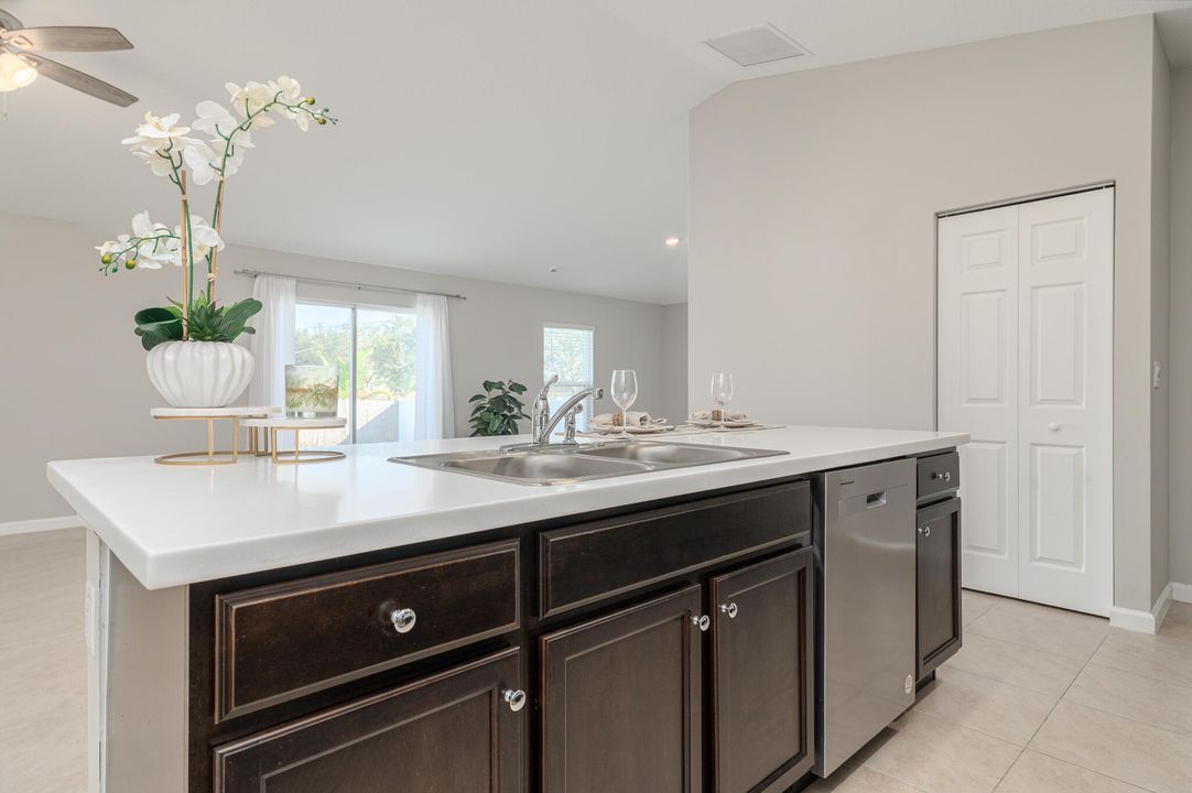 出租: $2,650 (4 贝兹, 2 浴室, 1806 平方英尺)