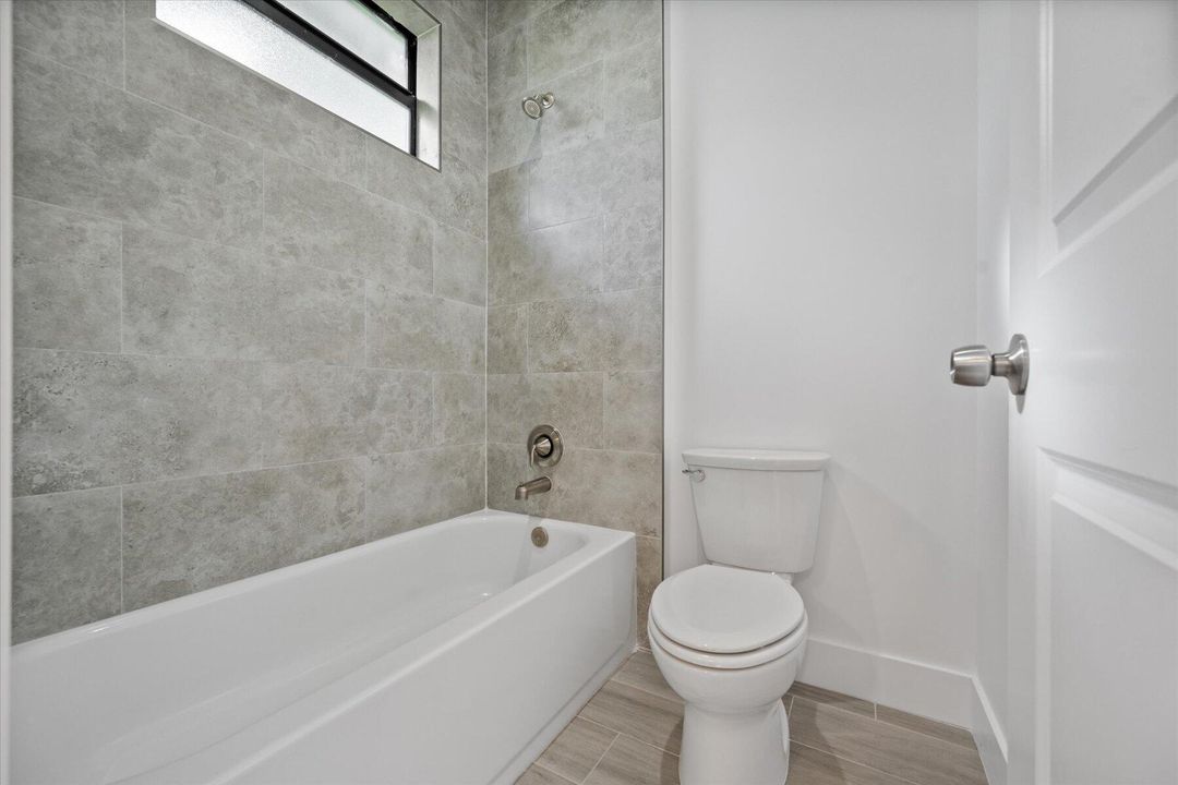 待售: $449,000 (5 贝兹, 2 浴室, 1640 平方英尺)