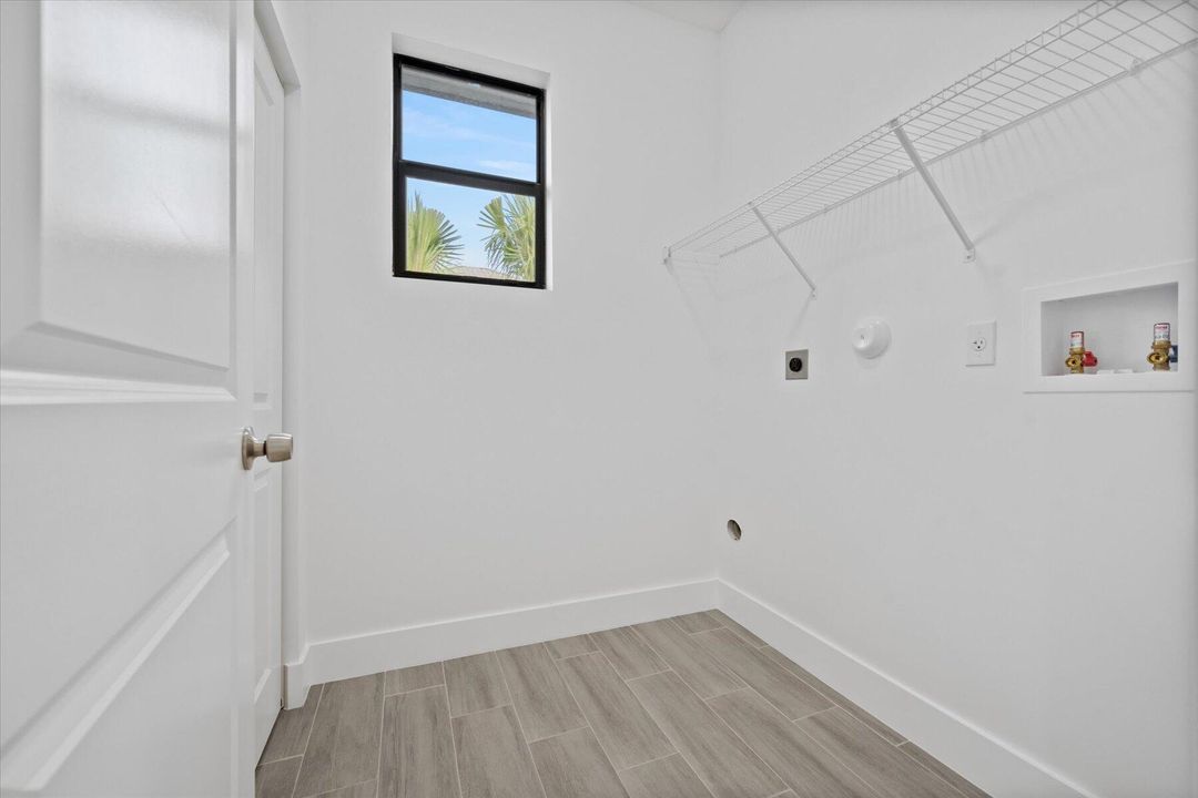 待售: $449,000 (5 贝兹, 2 浴室, 1640 平方英尺)