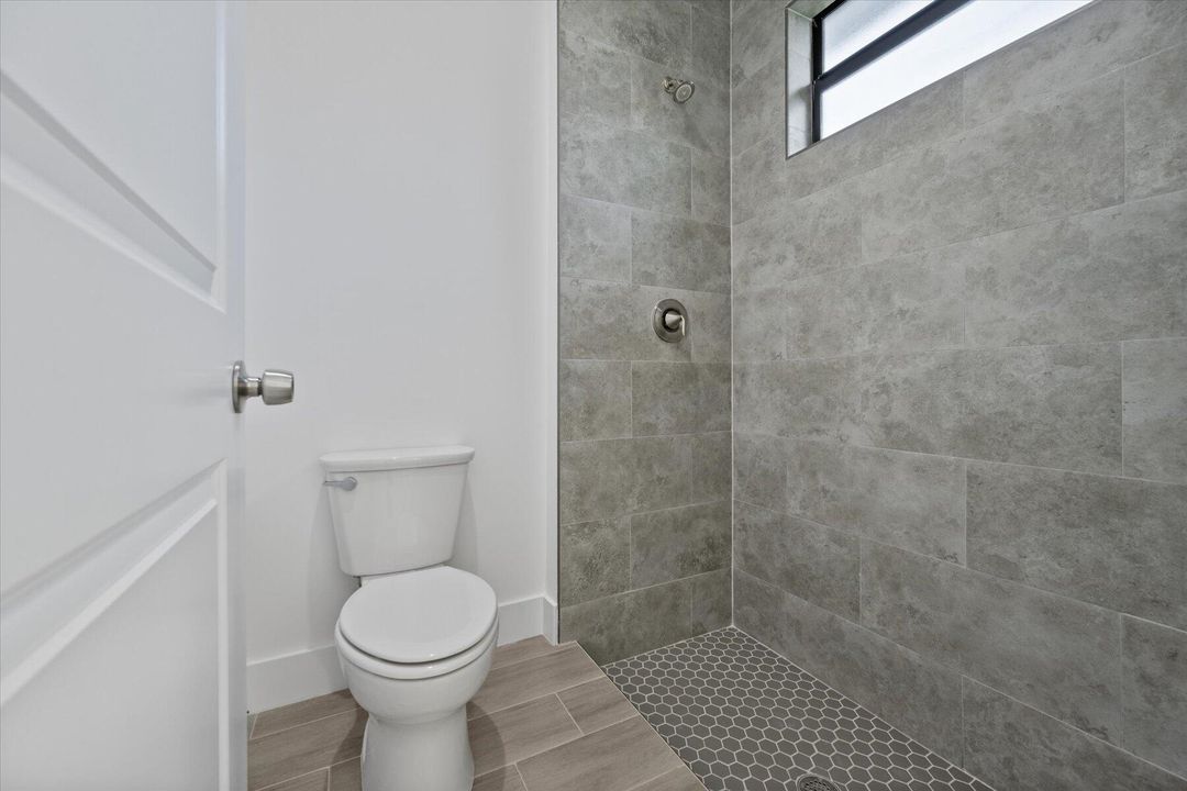 待售: $449,000 (5 贝兹, 2 浴室, 1640 平方英尺)