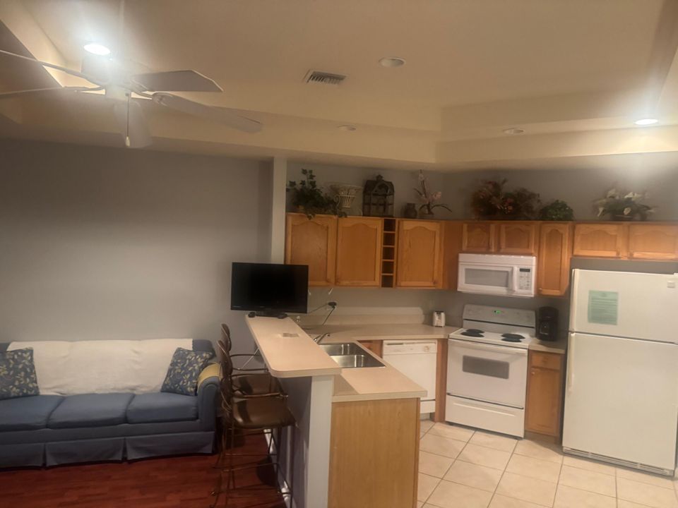 For Sale: $249,900 (2 beds, 2 baths, 1312 Square Feet)