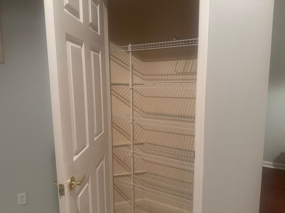 For Sale: $249,900 (2 beds, 2 baths, 1312 Square Feet)