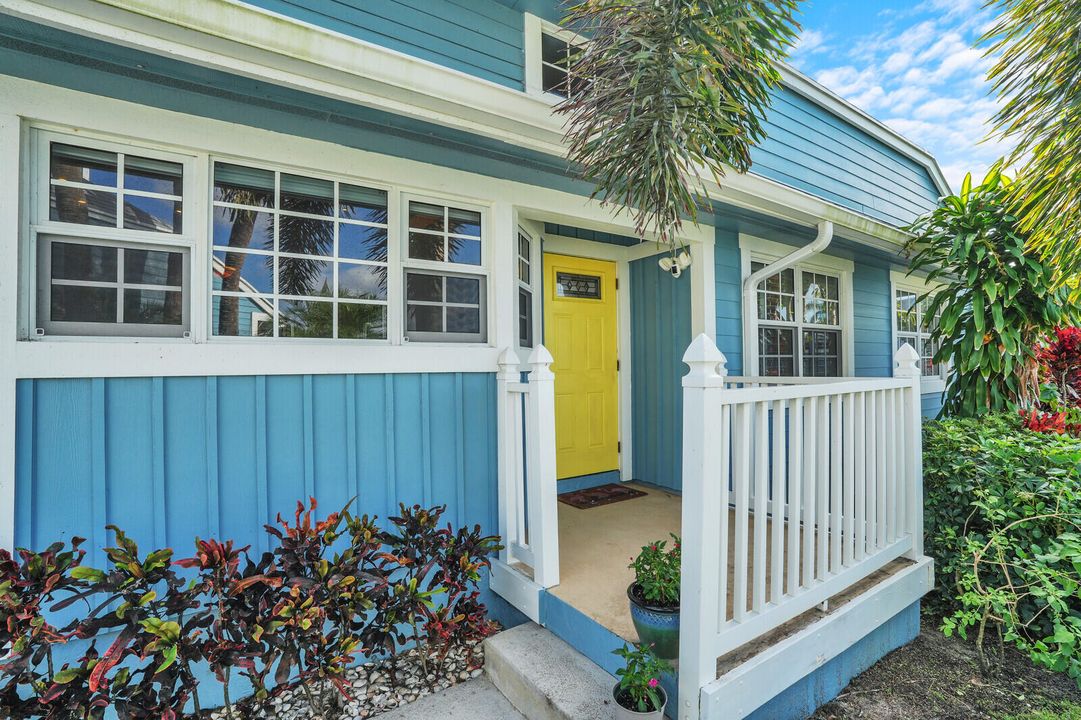 For Sale: $775,000 (2 beds, 2 baths, 1254 Square Feet)