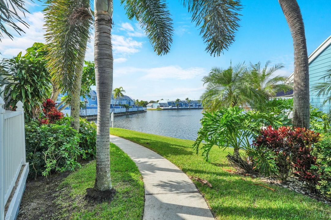 For Sale: $775,000 (2 beds, 2 baths, 1254 Square Feet)