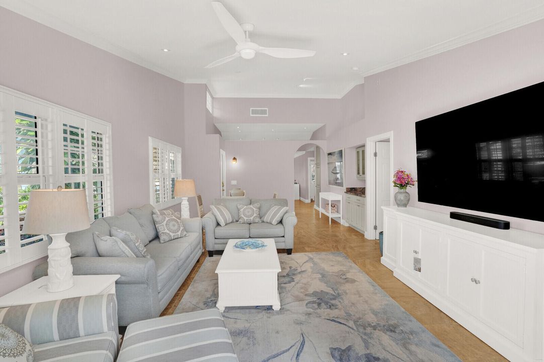 For Sale: $775,000 (2 beds, 2 baths, 1254 Square Feet)