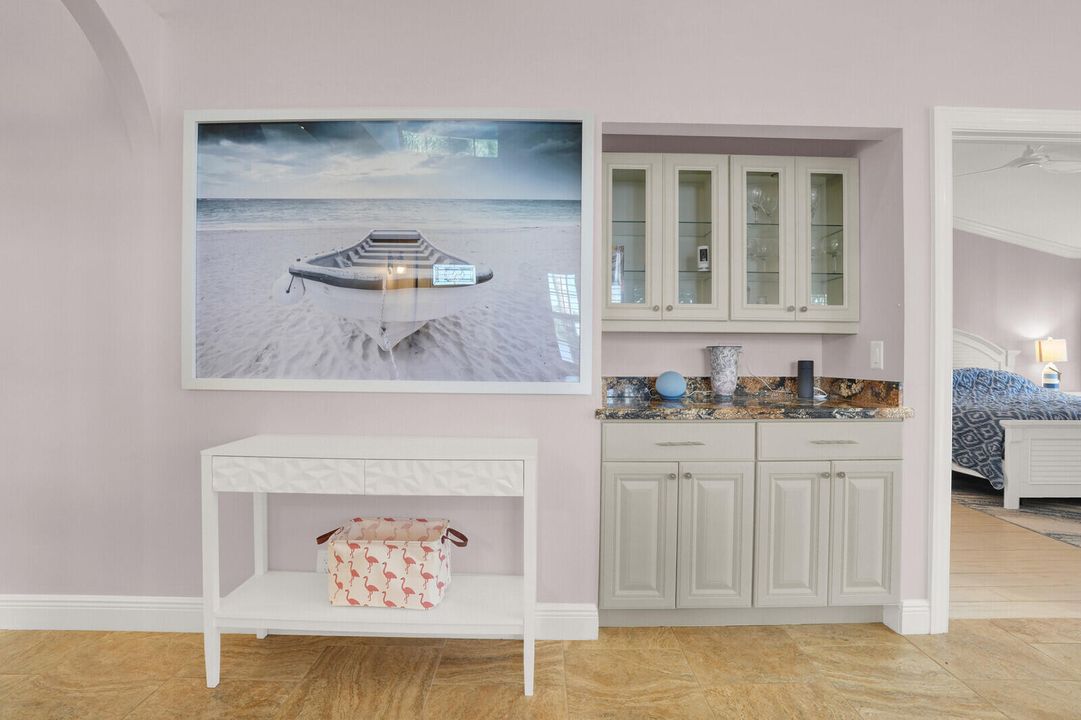 For Sale: $775,000 (2 beds, 2 baths, 1254 Square Feet)