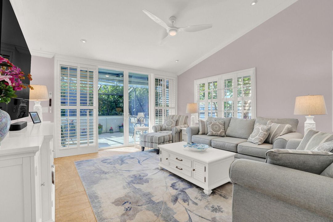 For Sale: $775,000 (2 beds, 2 baths, 1254 Square Feet)