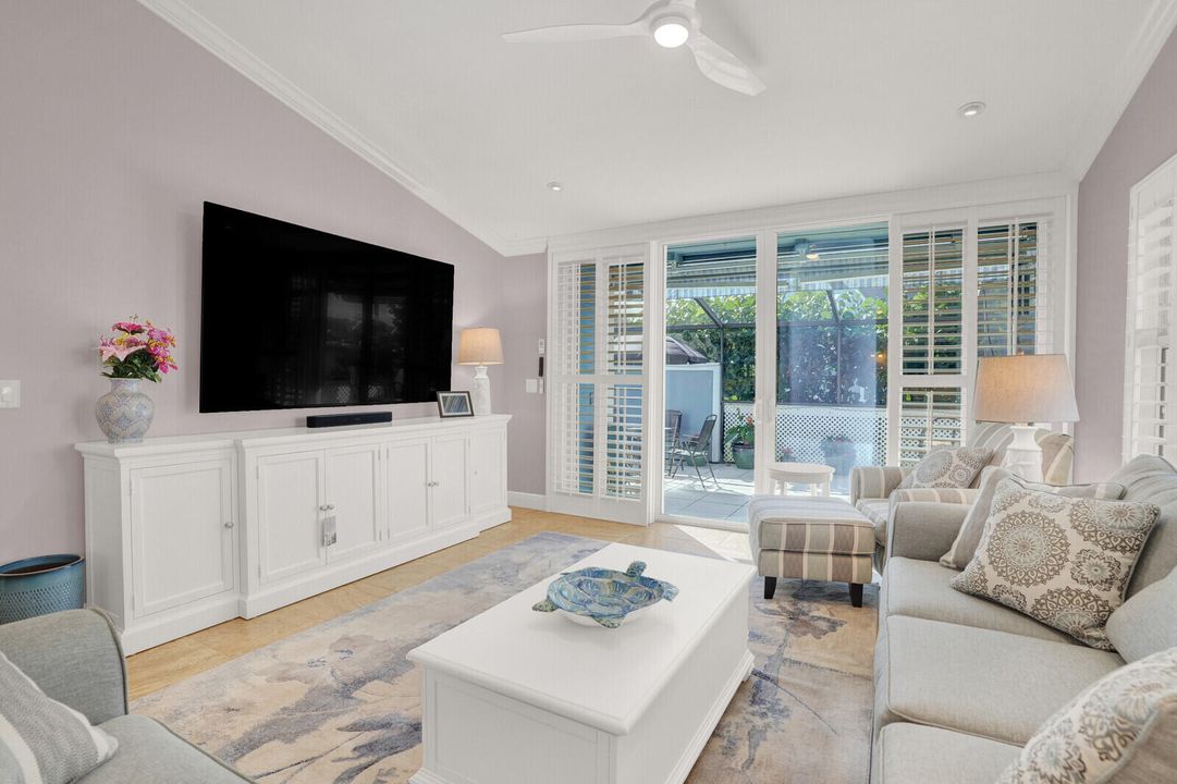 For Sale: $775,000 (2 beds, 2 baths, 1254 Square Feet)