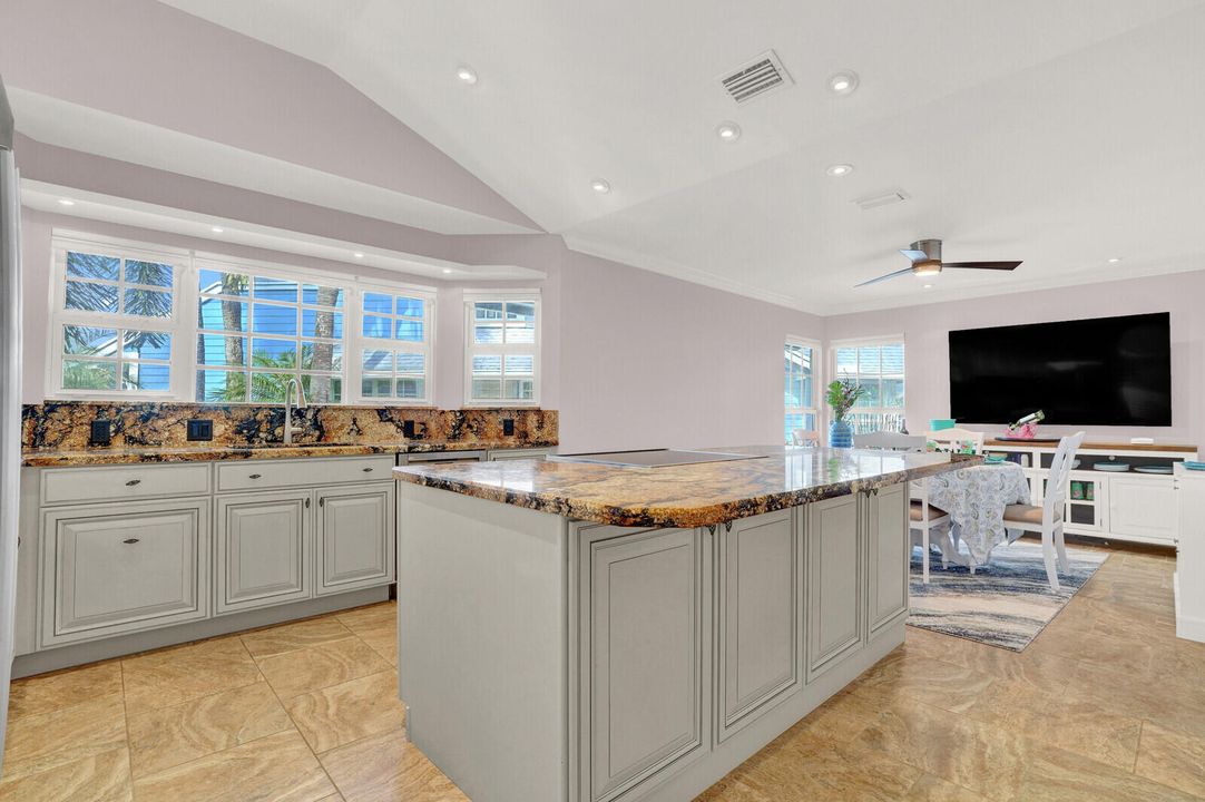 For Sale: $775,000 (2 beds, 2 baths, 1254 Square Feet)