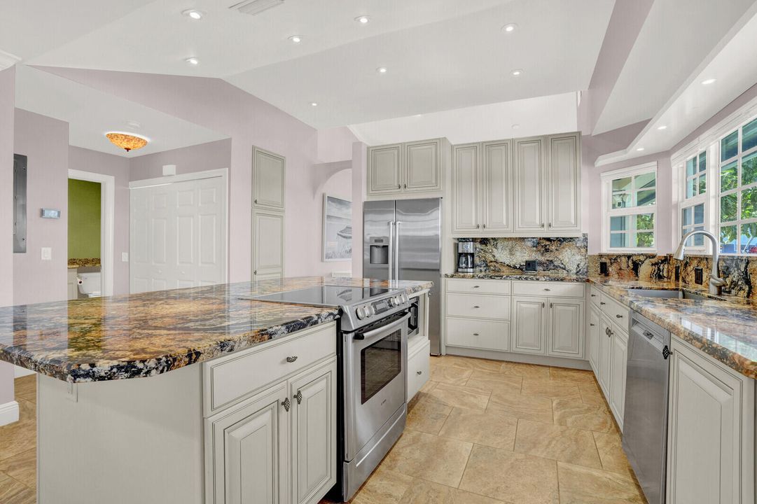 For Sale: $775,000 (2 beds, 2 baths, 1254 Square Feet)