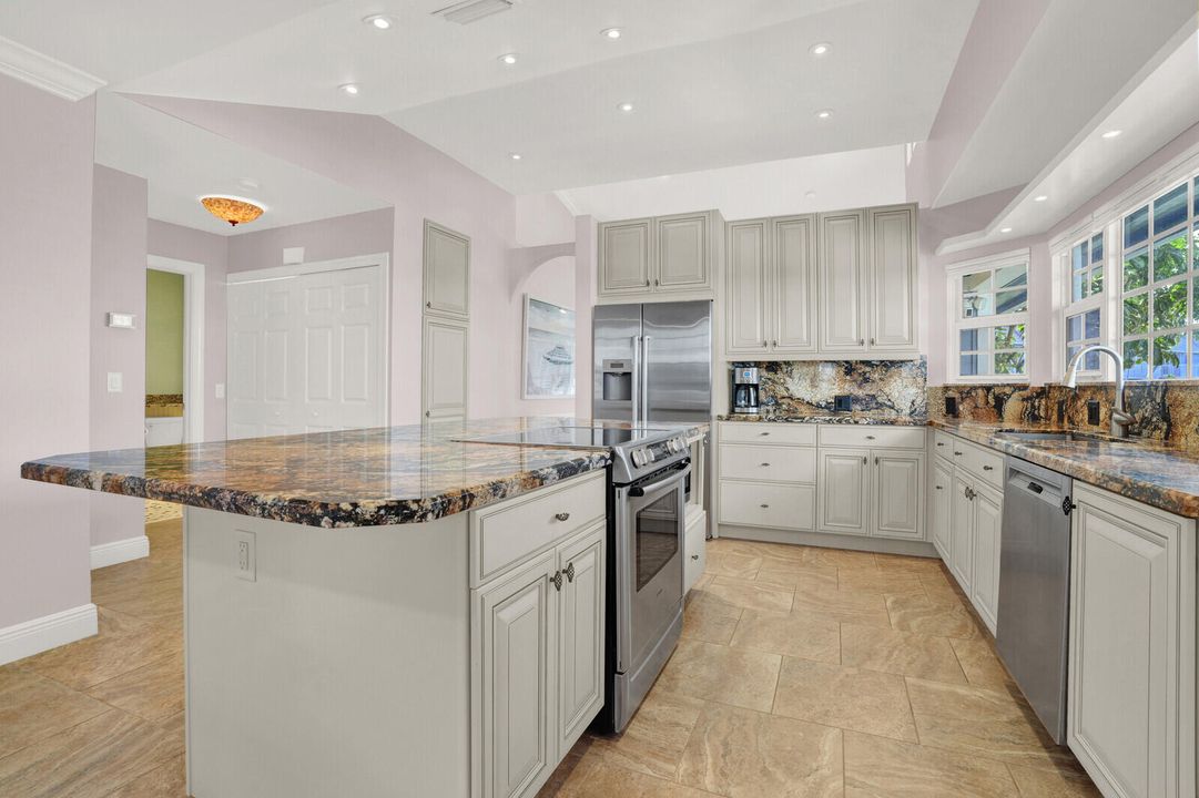 For Sale: $775,000 (2 beds, 2 baths, 1254 Square Feet)