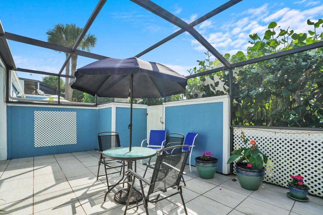 For Sale: $775,000 (2 beds, 2 baths, 1254 Square Feet)