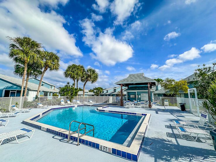 На продажу: $295,000 (2 спален, 2 ванн, 1113 Квадратных фут)