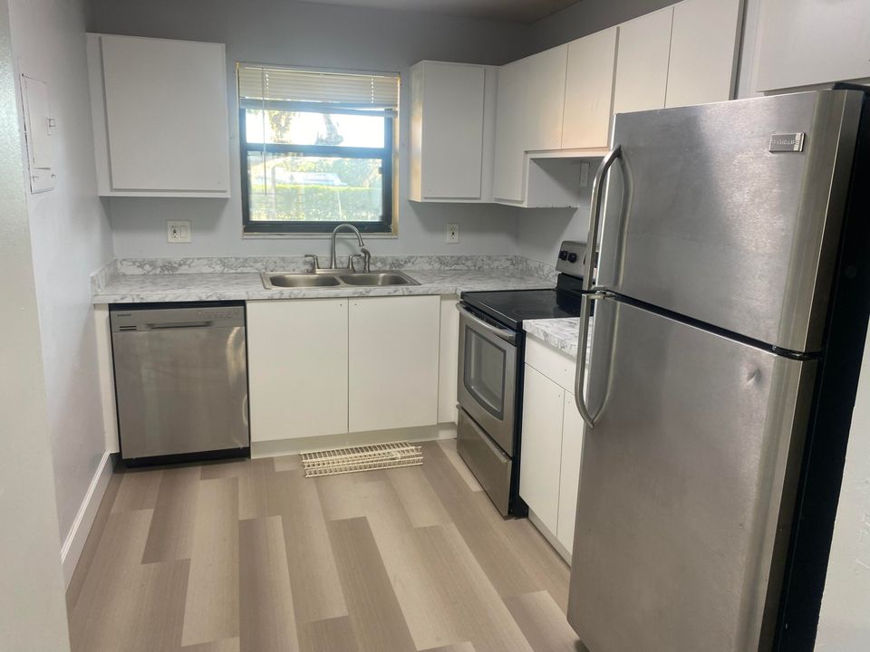 For Rent: $1,975 (2 beds, 2 baths, 986 Square Feet)