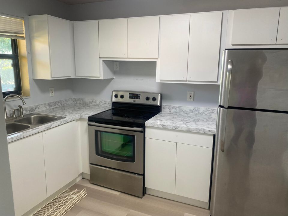 For Rent: $1,975 (2 beds, 2 baths, 986 Square Feet)