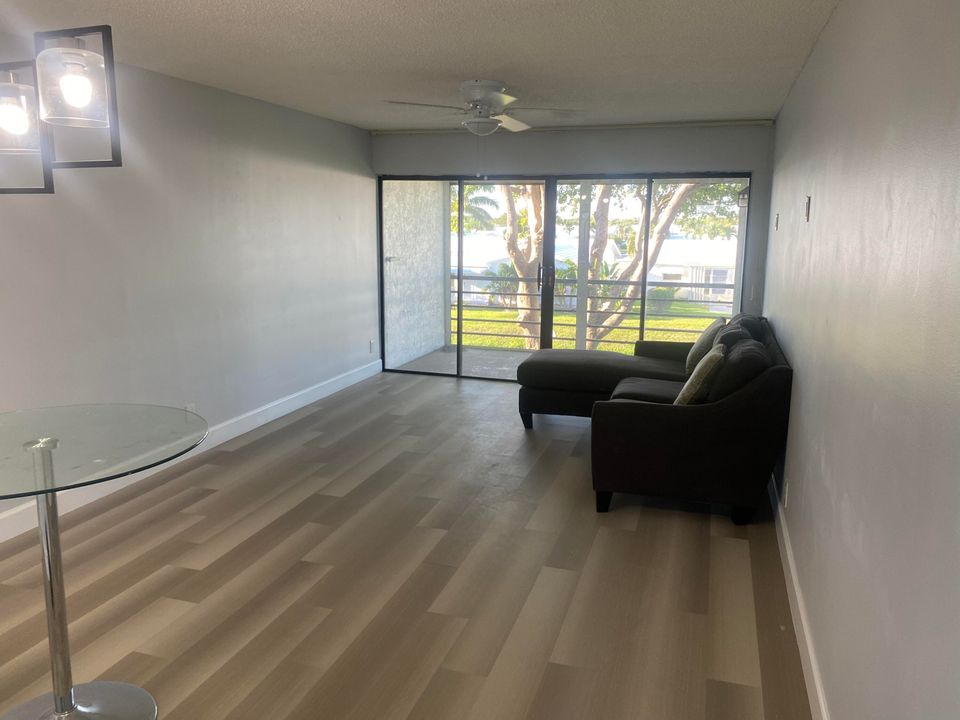 For Rent: $1,975 (2 beds, 2 baths, 986 Square Feet)