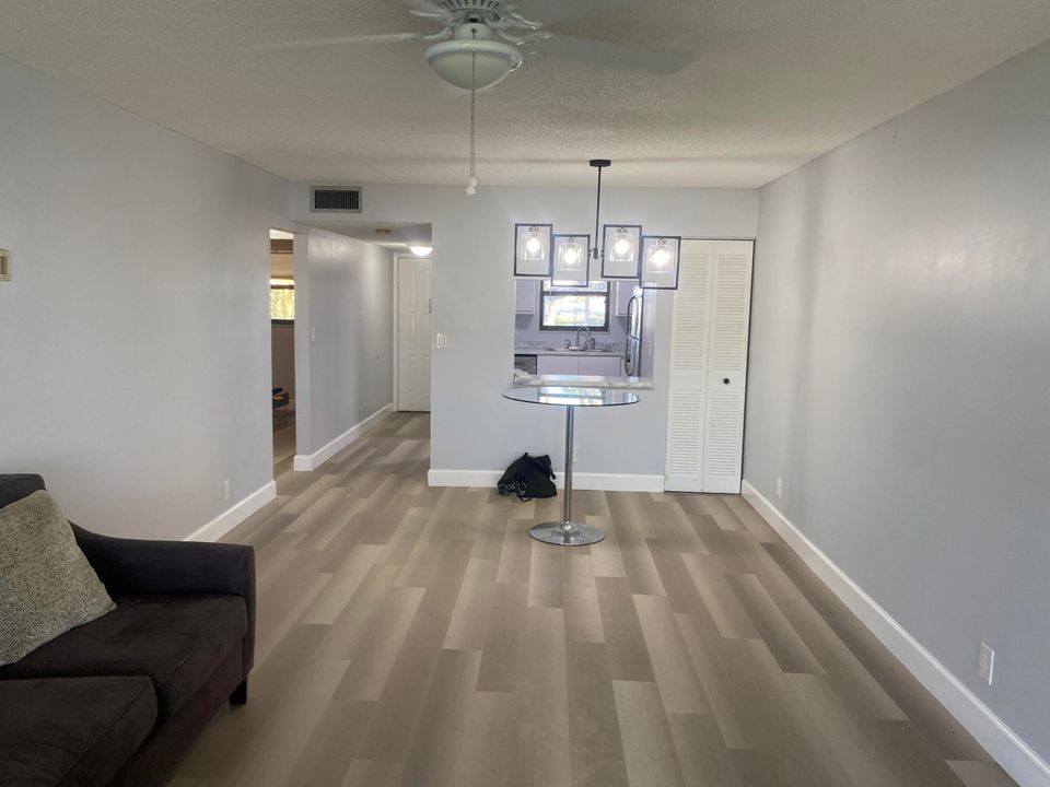 For Rent: $1,975 (2 beds, 2 baths, 986 Square Feet)