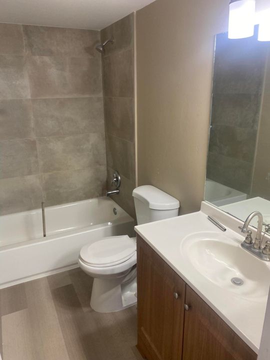 For Rent: $1,975 (2 beds, 2 baths, 986 Square Feet)