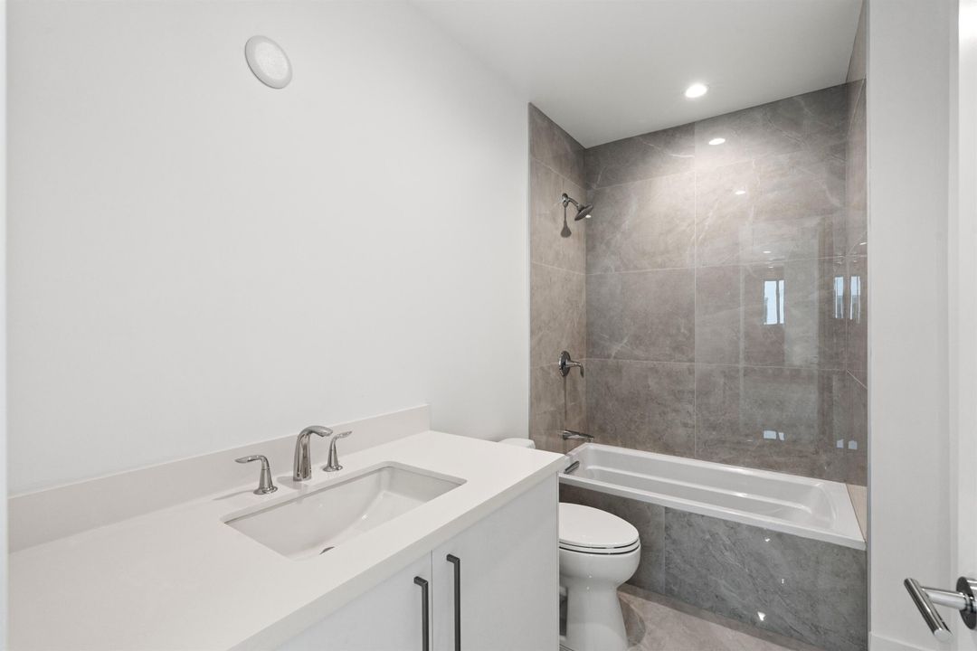 For Sale: $2,495,000 (3 beds, 3 baths, 2469 Square Feet)