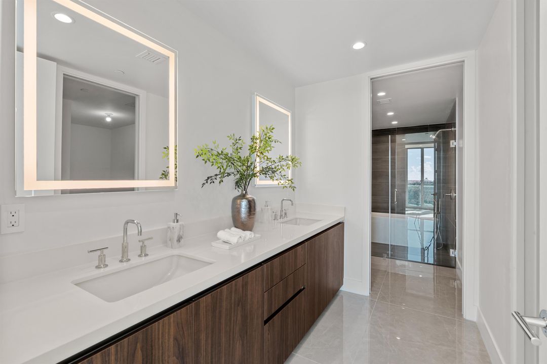 For Sale: $2,495,000 (3 beds, 3 baths, 2469 Square Feet)