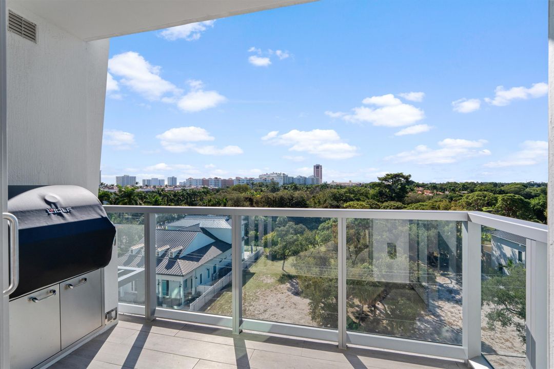 For Sale: $2,495,000 (3 beds, 3 baths, 2469 Square Feet)