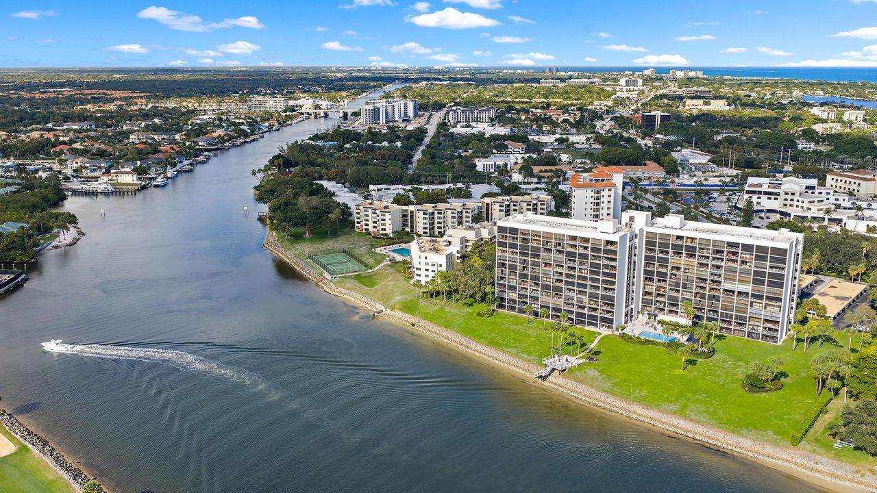 На продажу: $600,000 (2 спален, 2 ванн, 1368 Квадратных фут)