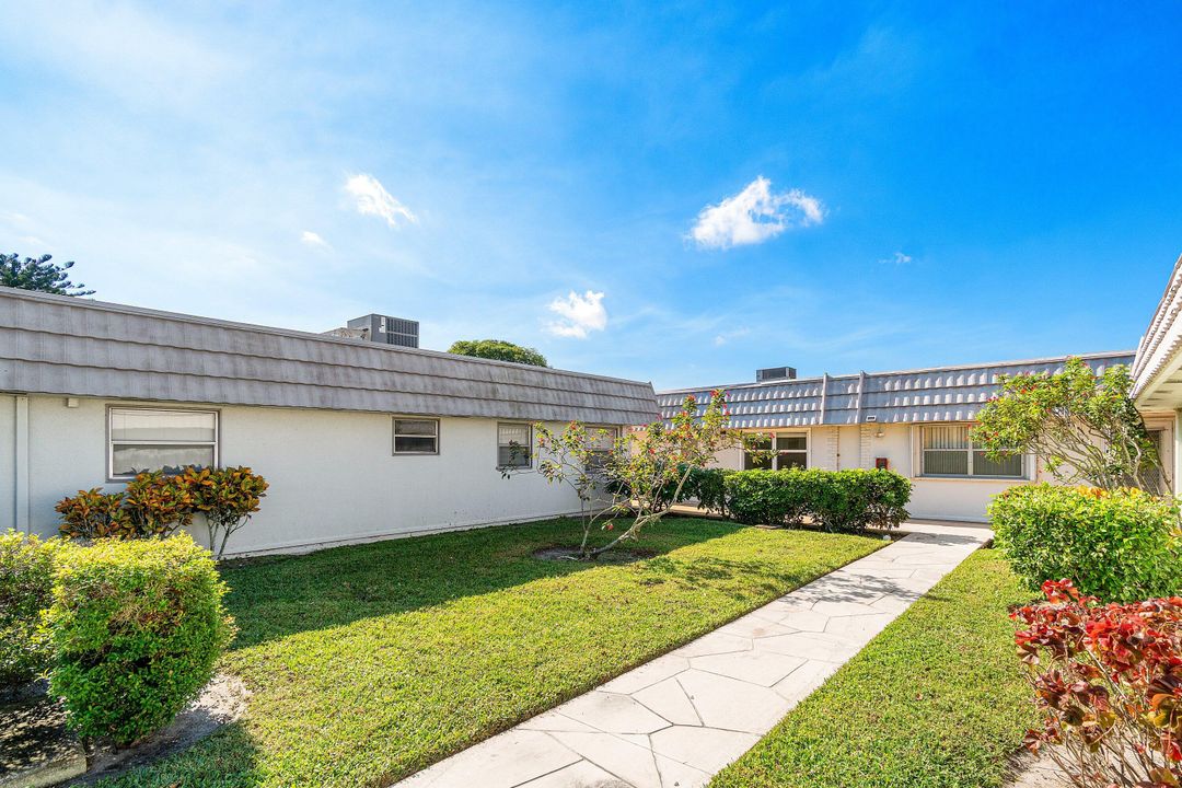 For Sale: $184,000 (2 beds, 2 baths, 883 Square Feet)