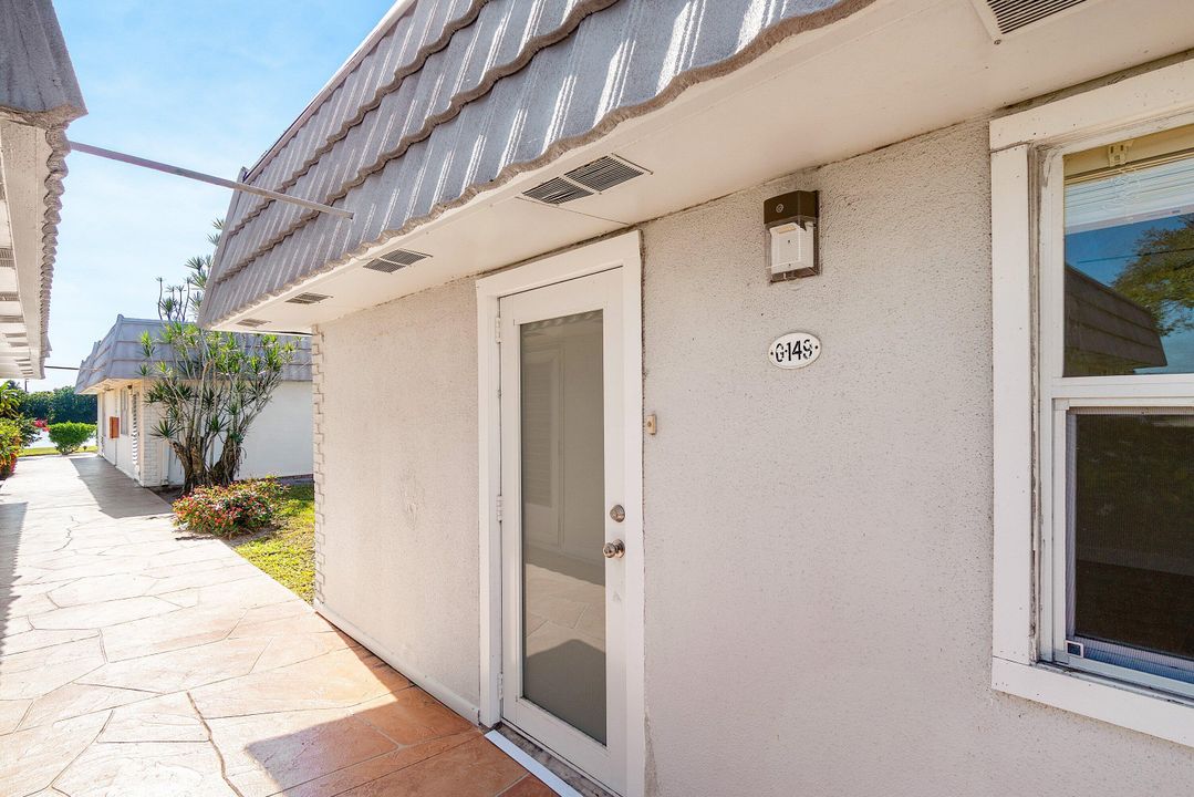 For Sale: $184,000 (2 beds, 2 baths, 883 Square Feet)