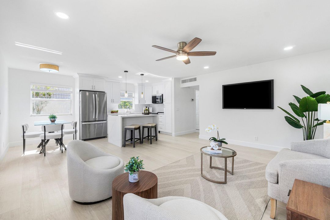 For Sale: $184,000 (2 beds, 2 baths, 883 Square Feet)