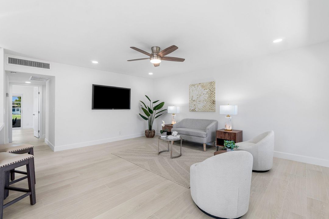 For Sale: $184,000 (2 beds, 2 baths, 883 Square Feet)