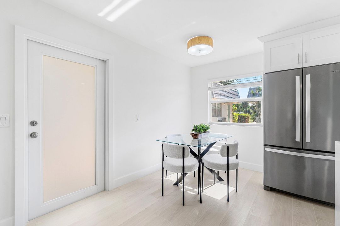 For Sale: $184,000 (2 beds, 2 baths, 883 Square Feet)