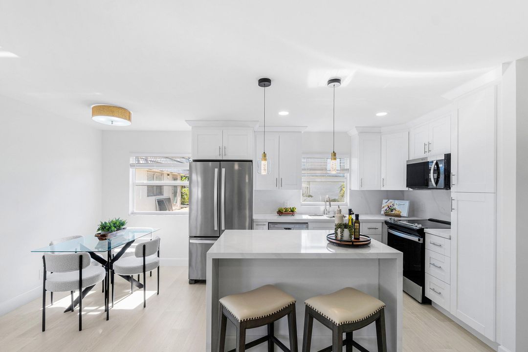 For Sale: $184,000 (2 beds, 2 baths, 883 Square Feet)