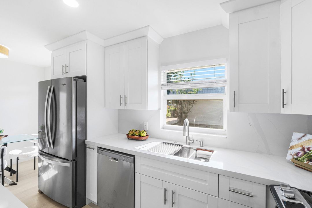 For Sale: $184,000 (2 beds, 2 baths, 883 Square Feet)