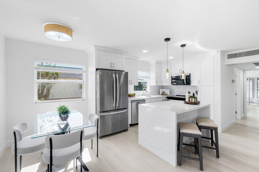 For Sale: $184,000 (2 beds, 2 baths, 883 Square Feet)