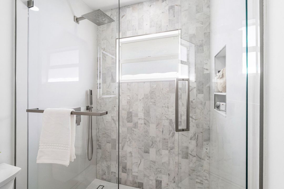 For Sale: $184,000 (2 beds, 2 baths, 883 Square Feet)